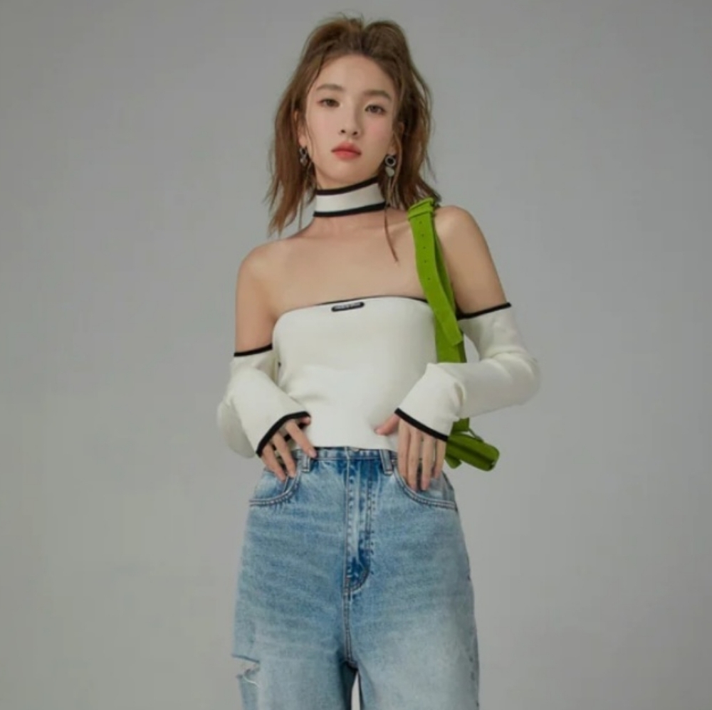 Off-Shoulders Long Sleeve Knit Top
